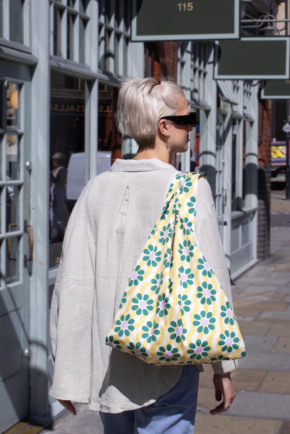 Wavy Daisy Reusable Bag - medium