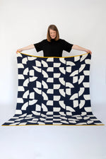 Load image into Gallery viewer, Deko Throw - navy
