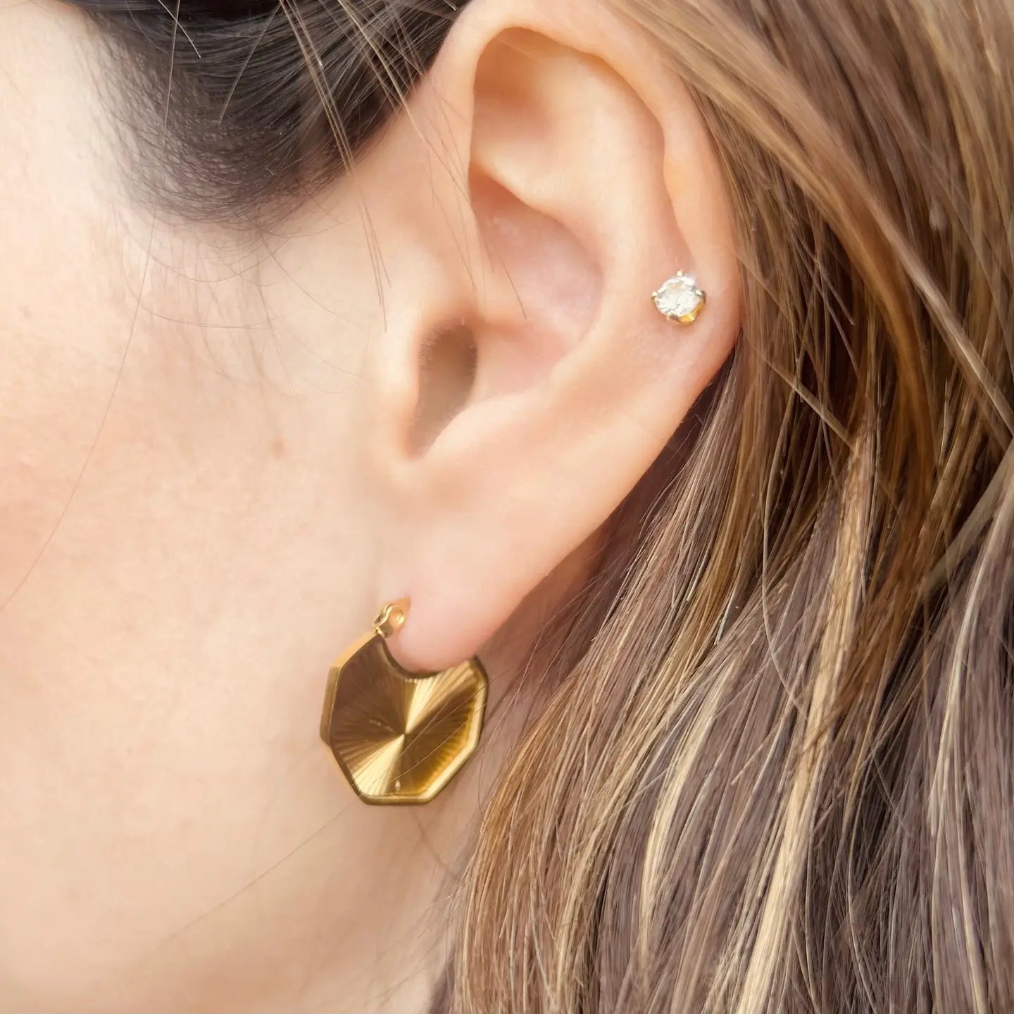 Single Gold Solitaire Labret Earring