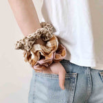 Load image into Gallery viewer, Scrunchie - various colours
