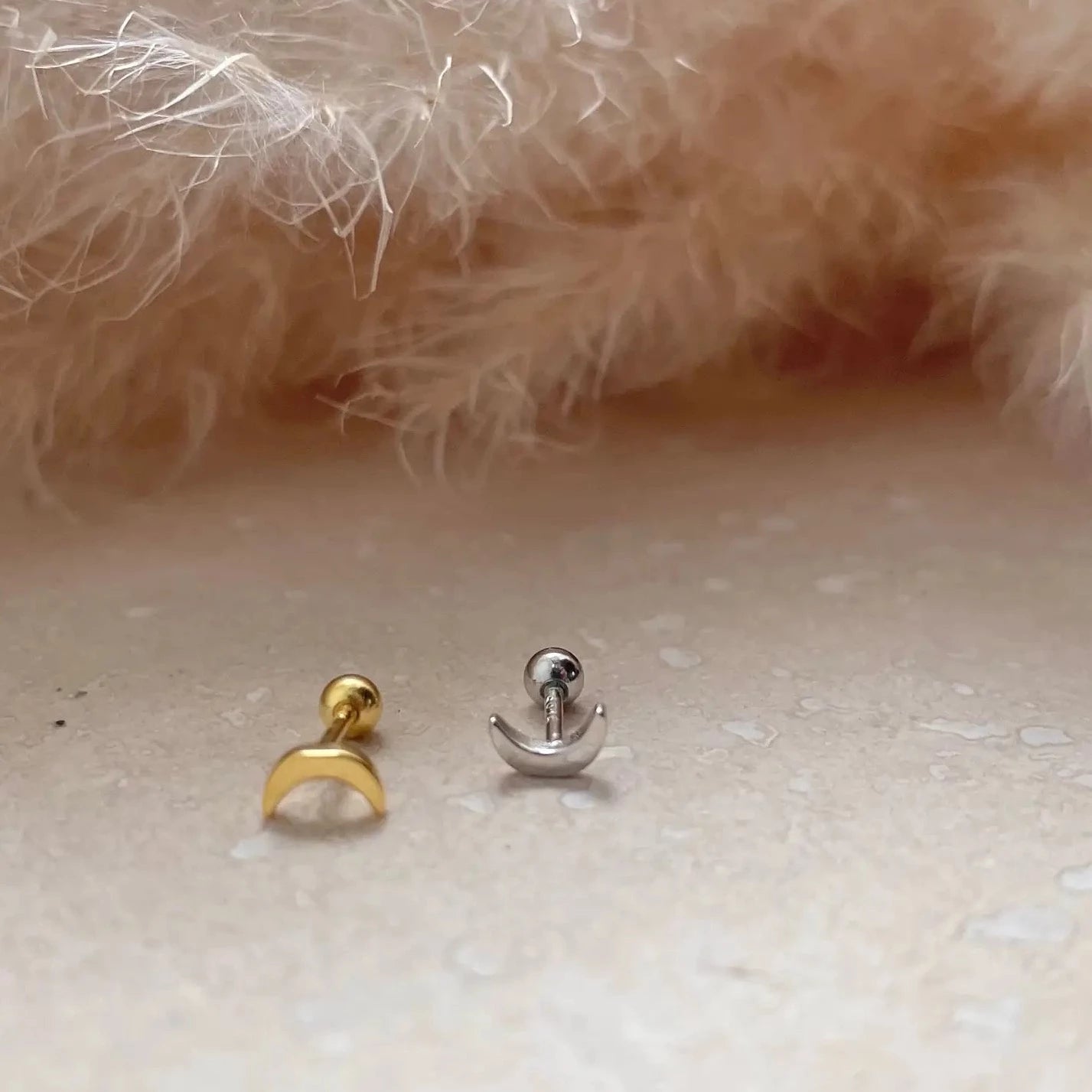 Single Crescent Moon Stud Earring - gold / silver