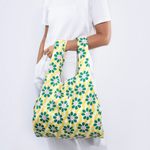 Load image into Gallery viewer, Wavy Daisy Reusable Bag - medium
