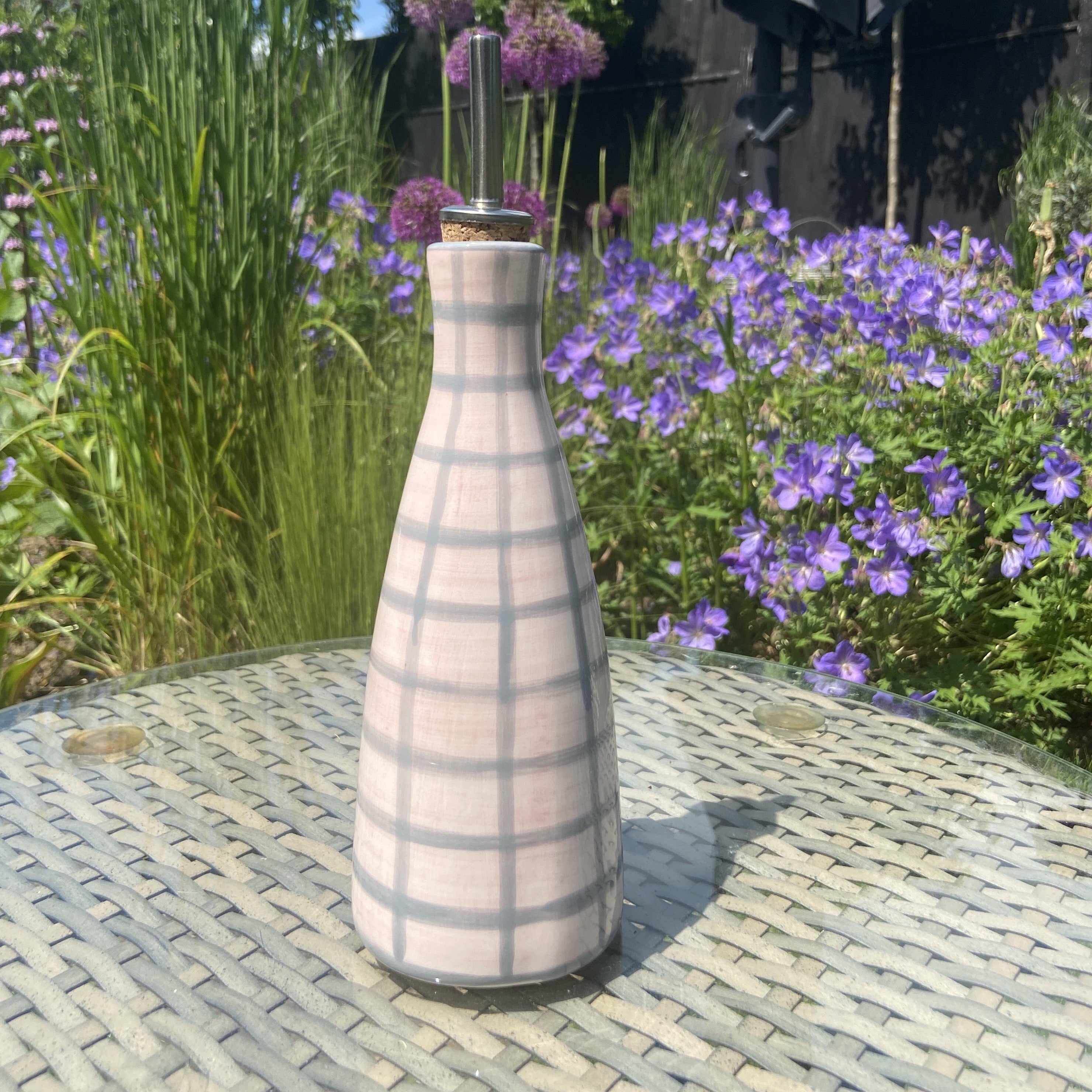 Vaisselle Boutique - 'Oily Baby' - Grey / Nude Gingham