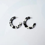 Load image into Gallery viewer, Pluma Midi Hoop Earring
