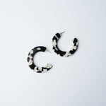 Load image into Gallery viewer, Pluma Midi Hoop Earring
